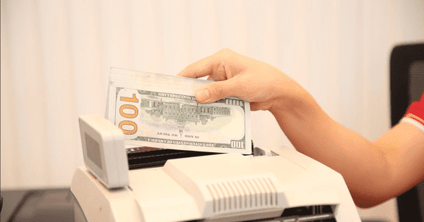 Tỷ giá USD ngày 18/10 tăng mạnh, vượt mốc 24.700 đồng