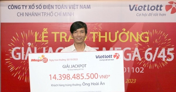 Một người trúng vietlott hơn 14 tỷ không đeo mặt nạ khi nhận giải