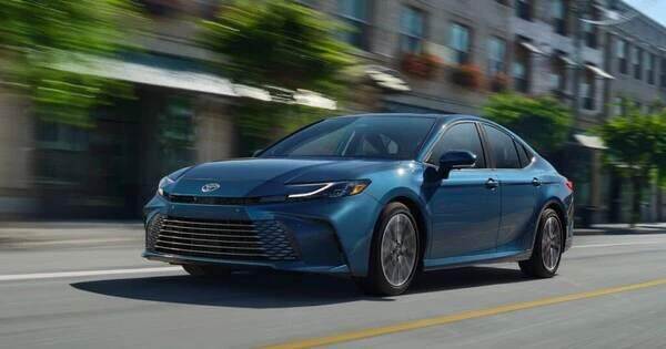 Toyota Camry 2025 ‘lột xác’, chỉ dùng động cơ hybrid