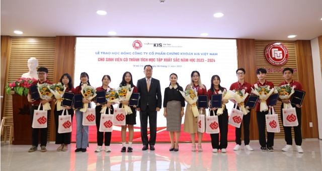 Chứng khoán KIS trao học bổng tổng giá trị 600 triệu đồng