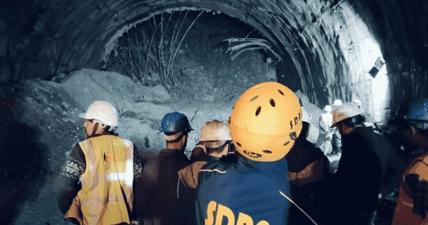 Đường hầm nằm trong dự án giao thông quan trọng của Ấn Độ sụp đổ, ít nhất 40 công nhân xây dựng bị vùi lấp