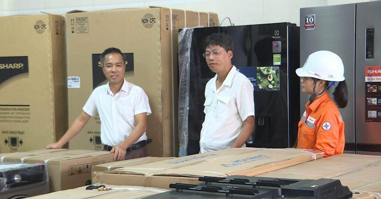 Công ty Điện lực Phú Thọ đưa ánh sáng về nông thôn Công ty Điện lực Phú Thọ đưa ánh sáng về nông thôn