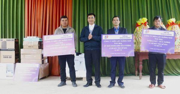Công ty Điện lực Quảng Nam tặng quà hỗ trợ xã A Vương phát triển KT-XH và đón Tết Giáp Thìn Công ty Điện lực Quảng Nam tặng quà hỗ trợ xã A Vương phát triển KT-XH và đón Tết Giáp Thìn