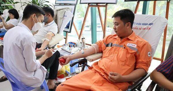 Hơn 2.300 CBCNV EVNCPC tham gia hiến máu tại chương trình Tuần lễ hồng EVN lần thứ IX năm 2023