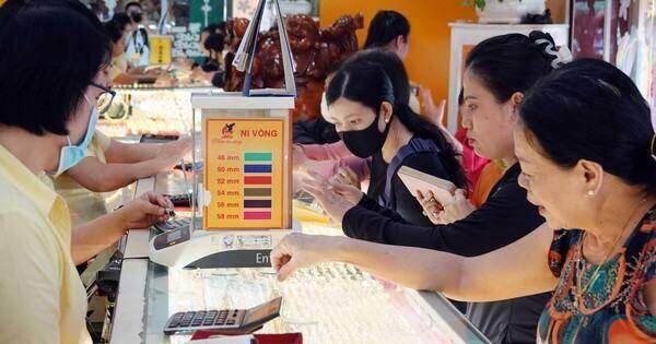 Vàng nhẫn ‘bốc hơi’ 350.000 đồng, mất mốc 62 triệu Vàng nhẫn ‘bốc hơi’ 350.000 đồng, mất mốc 62 triệu