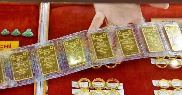 Giá vàng nhẫn tròn trơn rớt mạnh, mất mốc 62 triệu đồng/lượng