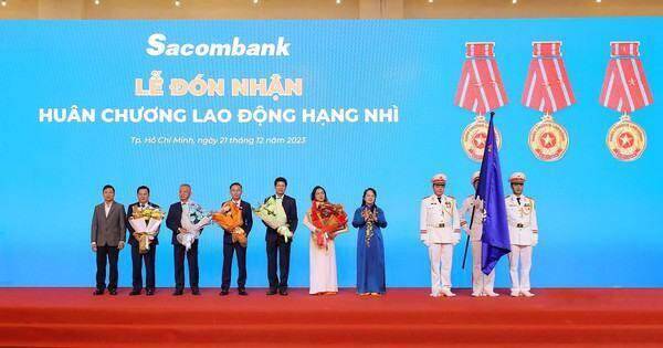 Sacombank đón tuổi 32 với loạt thành quả ấn tượng