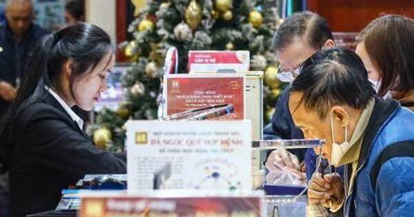 Người lãi đậm, người không kịp thoát hàng