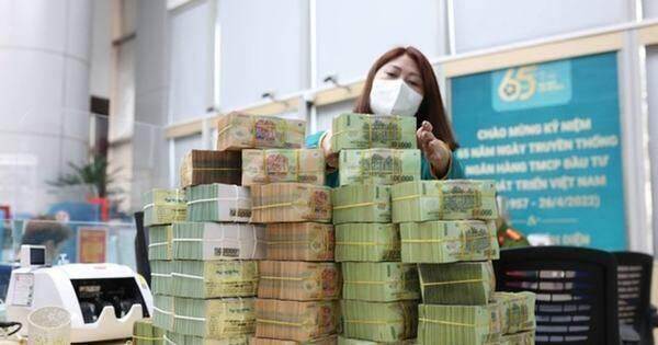 Nóng ”chuyện” tín dụng, 2 nhà băng hé lộ kế hoạch chia cổ tức tiền mặt năm 2024