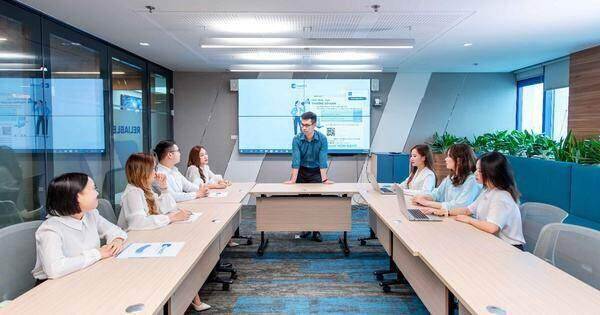 Mcredit xuất sắc lọt Top 200 doanh nghiệp lớn nhất Việt Nam