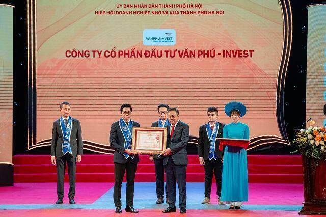 Văn Phú – Invest đón nhận Huân chương lao động hạng Ba