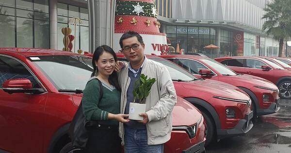 Chủ xe VF 6 đầu tiên bất ngờ với tốc độ bàn giao của VinFast Chủ xe VF 6 đầu tiên bất ngờ với tốc độ bàn giao của VinFast