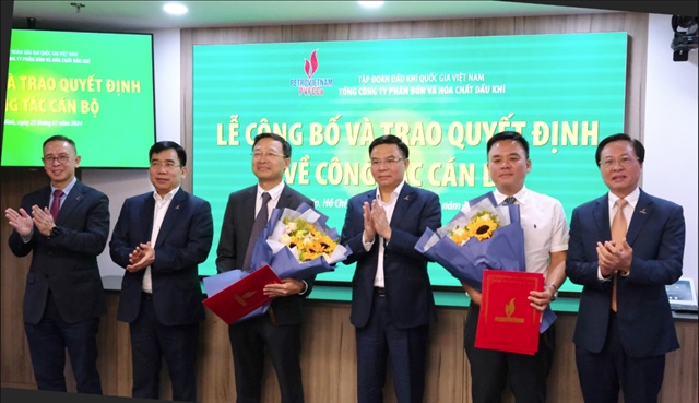 Lễ công bố và trao các quyết định về công tác cán bộ của PVFCCo Lễ công bố và trao các quyết định về công tác cán bộ của PVFCCo