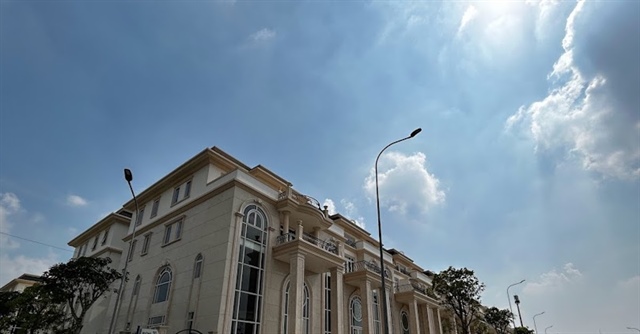Mua nhà triệu USD khi chưa đủ điều kiện bán, ‘mắc kẹt’ hơn chục tỷ đồng tiền cọc