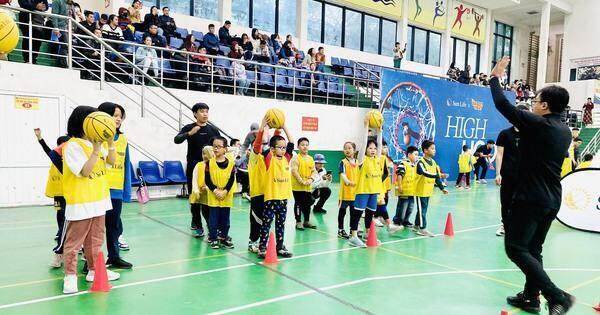 Ngày hội bóng rổ High Hoop – Cùng Sun Life bật cao sức trẻ