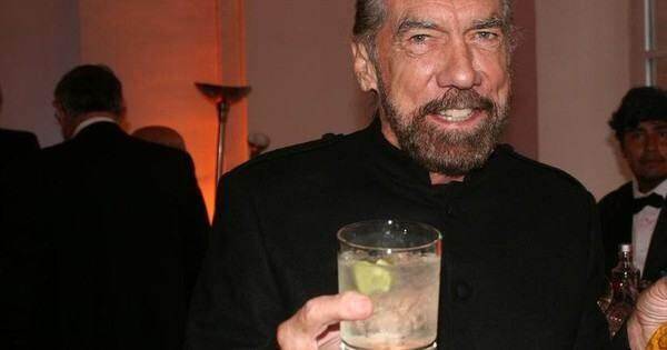 “Tay mơ” chẳng hề có chút kiến thức nhưng người đàn ông vô gia cư gây dựng đế chế tequila đắt hàng nhất thế giới, sau đó bán lại với giá hơn 124.000 tỷ VND