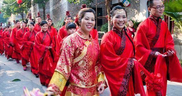Chỉ cần giúp đàn ông U40 kết hôn thành công, bà mối sẽ được trả công hậu hĩnh