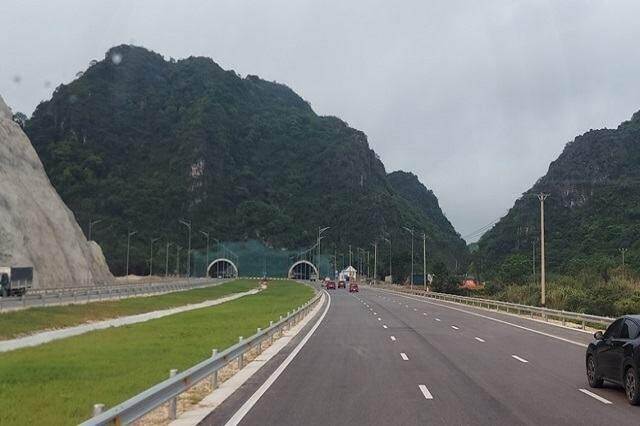 Nhiều “ông lớn” muốn làm trạm dừng nghỉ trên cao tốc thành phần Mai Sơn – Quốc lộ 45 Nhiều “ông lớn” muốn làm trạm dừng nghỉ trên cao tốc thành phần Mai Sơn – Quốc lộ 45