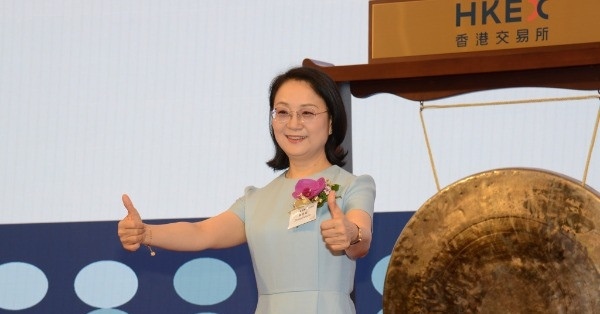 Từ giáo viên dạy hóa đến bà chủ doanh nghiệp dược ‘khổng lồ’ của Trung Quốc