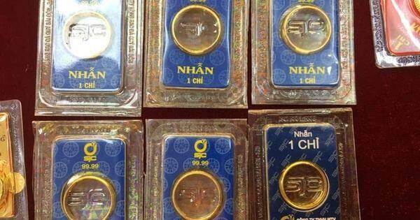 Người tích trữ vàng nhẫn trơn lãi đậm Người tích trữ vàng nhẫn trơn lãi đậm