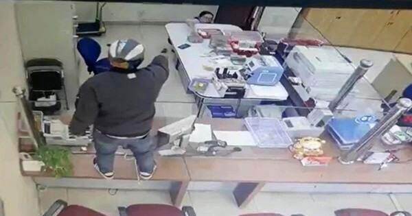 Truy bắt đối tượng dùng súng cướp ngân hàng vào chiều 28 Tết
