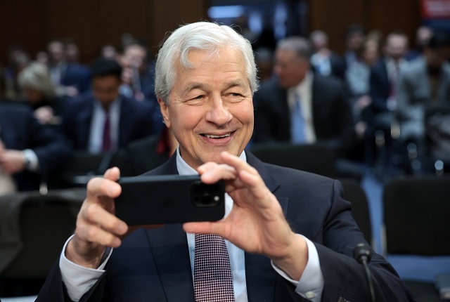 Sếp JPMorgan: AI không chỉ là cơn sốt nhất thời Sếp JPMorgan: AI không chỉ là cơn sốt nhất thời