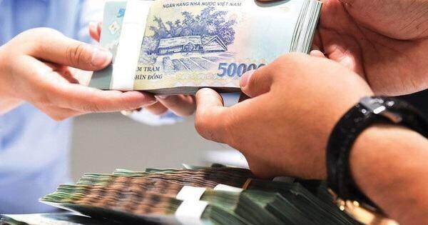 Một ngân hàng vừa chi thưởng chiều 28 Tết, cao nhất 6 tháng lương, nhỏ nhất 1 triệu Một ngân hàng vừa chi thưởng chiều 28 Tết, cao nhất 6 tháng lương, nhỏ nhất 1 triệu