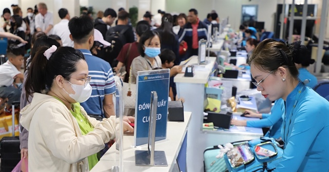 Chuyến bay delay, đường về nhà ăn Tết thêm vất vả Chuyến bay delay, đường về nhà ăn Tết thêm vất vả