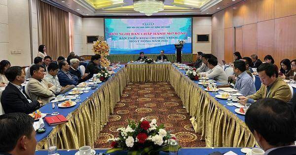 ‘Thị trường bất động sản khó ở khâu cấp phép, không ai dám ký’ ‘Thị trường bất động sản khó ở khâu cấp phép, không ai dám ký’