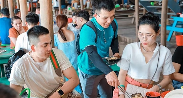 ‘Đứng hình’ vì vé máy bay, lữ hành mở bán tour lễ 30/4-1/5 sớm ‘Đứng hình’ vì vé máy bay, lữ hành mở bán tour lễ 30/4-1/5 sớm