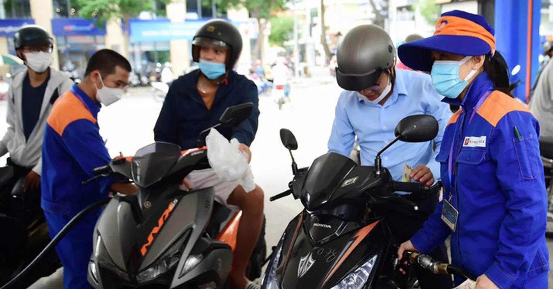 Giá xăng ngày mai có thể vượt 25.000 đồng/lít Giá xăng ngày mai có thể vượt 25.000 đồng/lít
