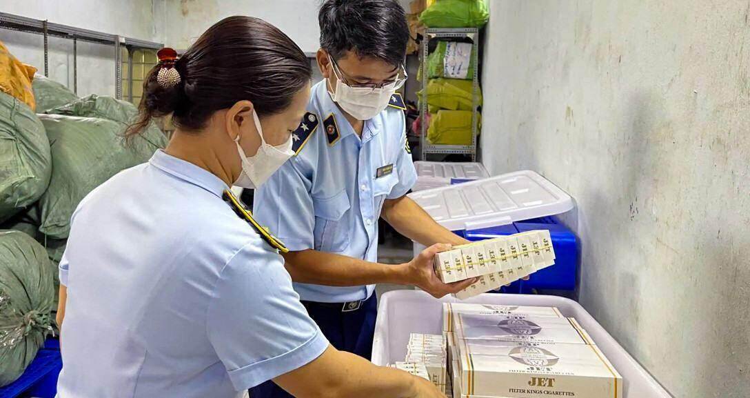 Thiếu cơ sở pháp lý, thuốc lá thế hệ mới vẫn nhập lậu, tiêu thụ tràn lan