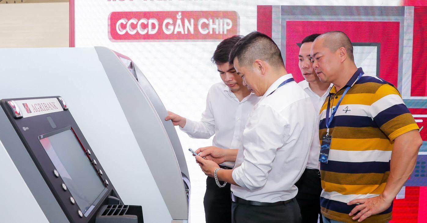 Agribank trình diễn 6 dịch vụ vượt trội Agribank trình diễn 6 dịch vụ vượt trội