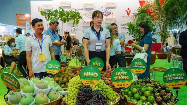 Bắt nhịp thị trường thế giới tại hội chợ hàng Việt Nam xuất khẩu 2024 Bắt nhịp thị trường thế giới tại hội chợ hàng Việt Nam xuất khẩu 2024