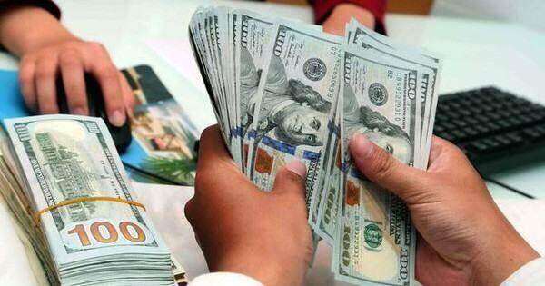 Giá USD tăng cao, nhiều doanh nghiệp bị lỗ tỷ giá hàng trăm tỉ đồng Giá USD tăng cao, nhiều doanh nghiệp bị lỗ tỷ giá hàng trăm tỉ đồng