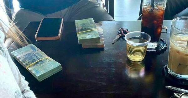 Môi giới méo mặt khi nhà đất hơn 5 tỉ đồng, khách phía Bắc trả giá xuống 2 tỉ sẽ bay vào công chứng ngay Môi giới méo mặt khi nhà đất hơn 5 tỉ đồng, khách phía Bắc trả giá xuống 2 tỉ sẽ bay vào công chứng ngay