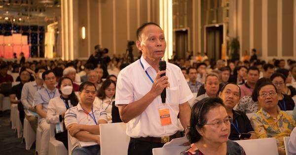 Cổ đông than giá cổ phiếu không tăng, lãnh đạo ngân hàng nói gì?
