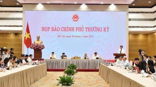 Kinh tế 4 tháng tiếp tục chuyển biến tích cực Kinh tế 4 tháng tiếp tục chuyển biến tích cực