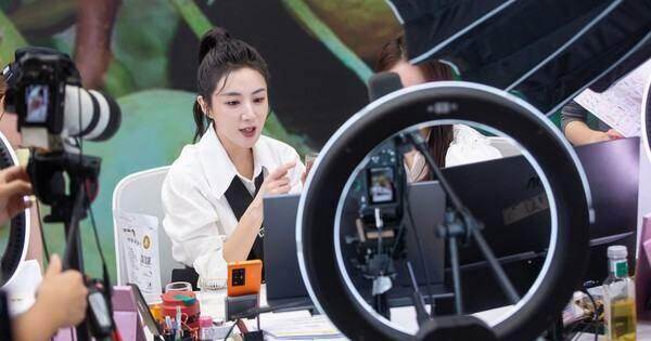 Đề nghị đánh thuế VAT hàng nhập dưới 1 triệu đồng qua Shopee, Lazada, Tiki, TikTok