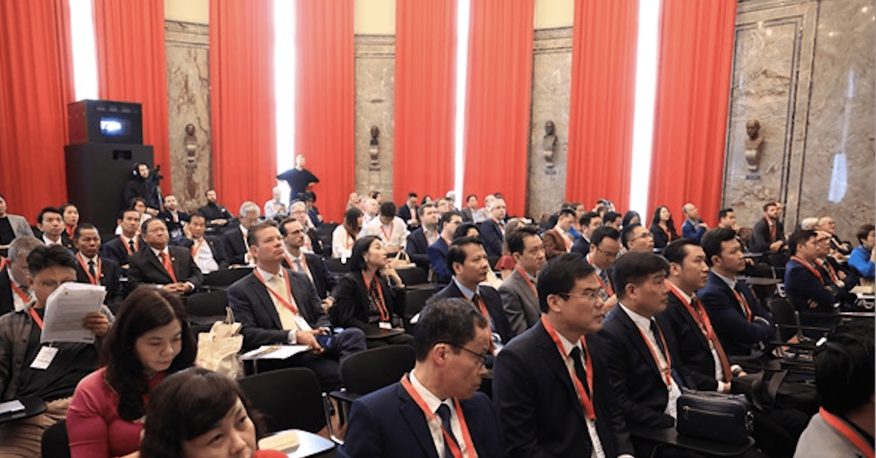 Diễn đàn Kinh tế Việt Nam