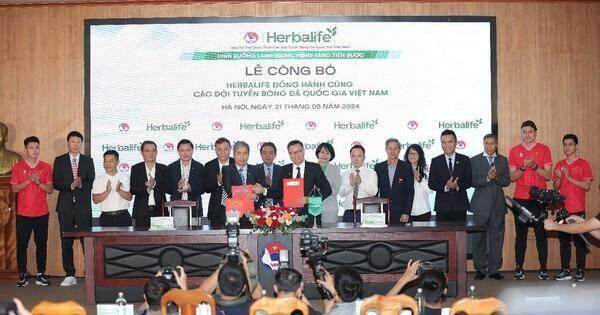 Herbalife Việt Nam tiếp tục đồng hành cùng các đội tuyển bóng đá quốc gia Việt Nam