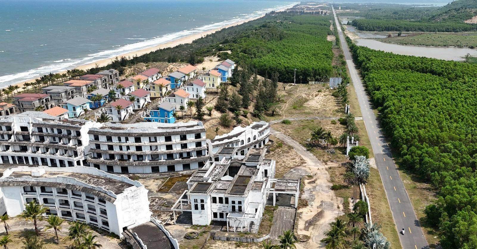 ‘Huyền thoại’ mắc cạn, nằm chờ phát mãi bên bãi biển đẹp bậc nhất Việt Nam