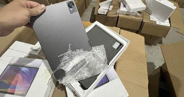 Phá kho iphone không rõ nguồn gốc số lượng “khủng”