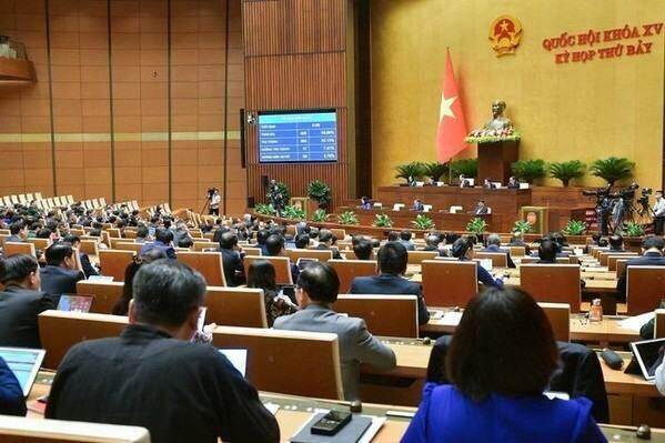 Thông qua 11 dự án luật và xem xét, cho ý kiến đối với 11 dự án luật