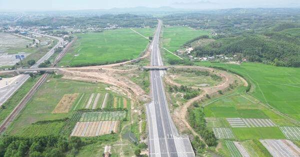 Toàn cảnh nút giao bị bỏ quên hơn nữa thập kỷ của dự án cao tốc tỷ đô