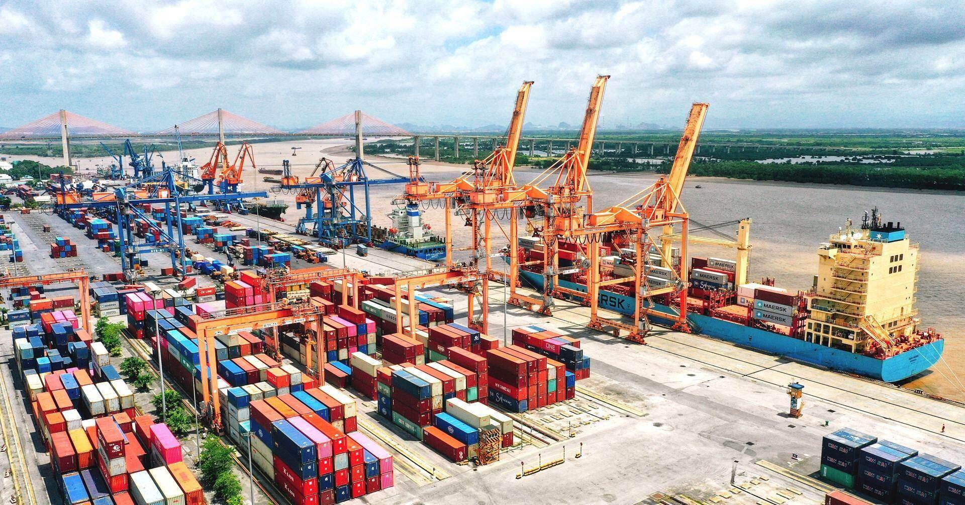 Việt Nam xuất siêu hơn 8 tỷ USD trong 5 tháng đầu năm 