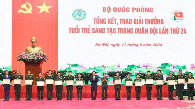 Viettel nhận loạt giải thưởng tuổi trẻ sáng tạo trong quân đội với thiết bị công nghệ cao, trí tuệ nhân tạo