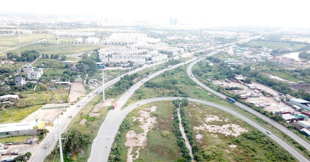 Hơn 200 hộ dân bàng hoàng vì bị xiết nợ, nhà đất ‘nóng’ nhờ hạ tầng giao thông Hơn 200 hộ dân bàng hoàng vì bị xiết nợ, nhà đất ‘nóng’ nhờ hạ tầng giao thông