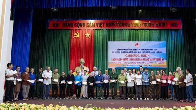 Bộ Kế hoạch và Đầu tư tri ân các anh hùng liệt sĩ, gia đình người có công với cách mạng