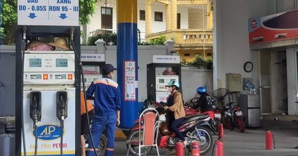 Giá xăng dầu giảm đồng loạt sau 4 phiên “leo đỉnh”